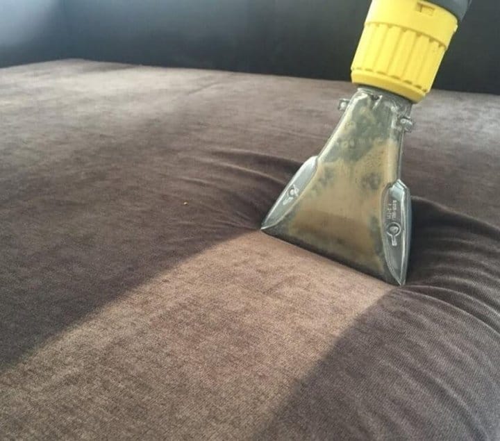 Profesyonel koltuk yıkama hizmeti ile kir, leke ve kötü kokuları ortadan kaldırarak koltuklarınızı temiz ve hijyenik hale getiriyoruz. Uzman ekiplerimiz, her tür kumaşa uygun güvenli temizlik çözümleri sunar