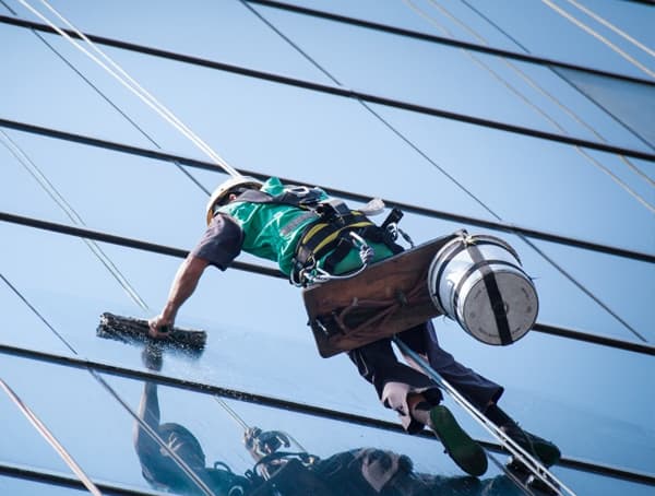 Uzman ekiplerimizle dış cephe temizliği hizmeti sunuyoruz. Binalarınızı kir, lekeler ve dış etkenlerden arındırarak uzun ömürlü temizlik sağlıyoruz